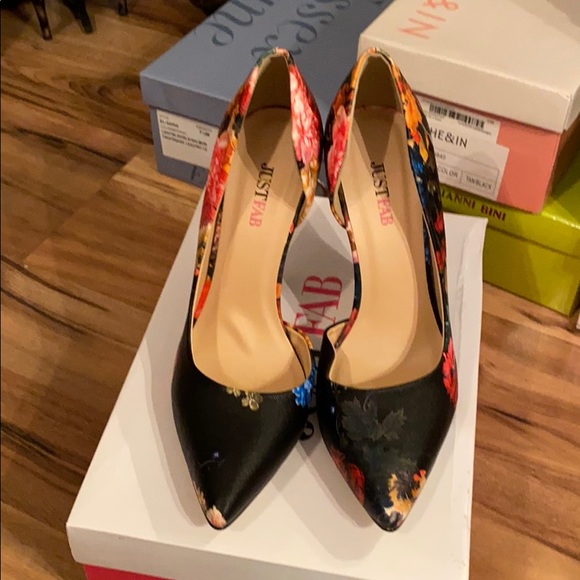 Shoes - Picture 2 of 4